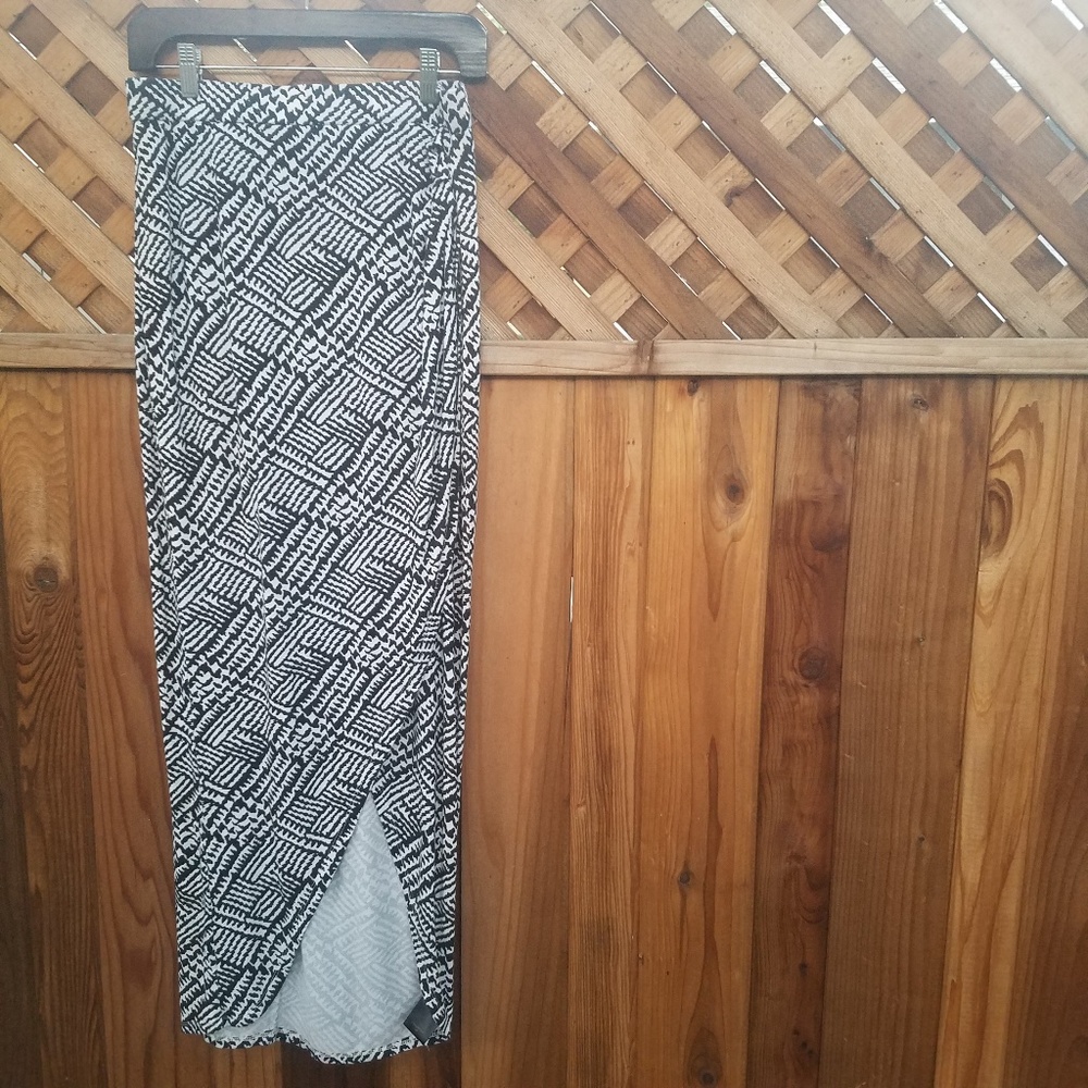 ⚡3/$12⚡BEBE Modern Bohomian Print Maxi Skirt